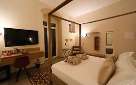 Meteoron Luxury Rooms